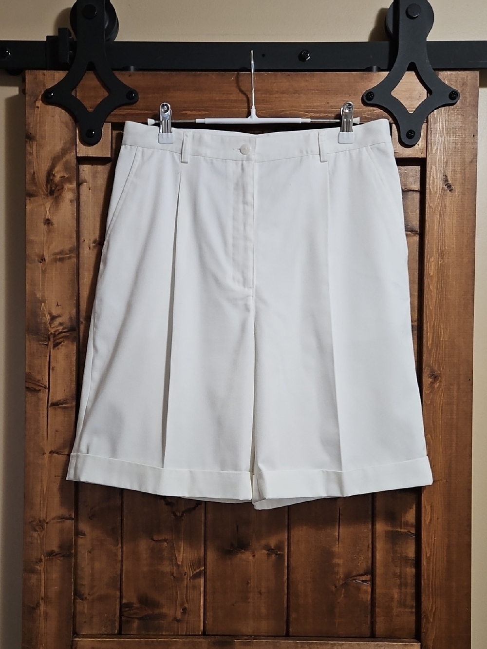 Tabi International 90s Pleated High Waisted Bermuda Shorts 12 In White